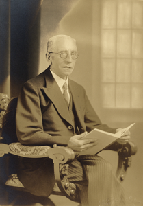 818291 Portret van P. (Pieter) van Dorssen (geb Utrecht 5 juli 1885, onderwijzer W.G. van de Hulstschool, overl Utrecht ...